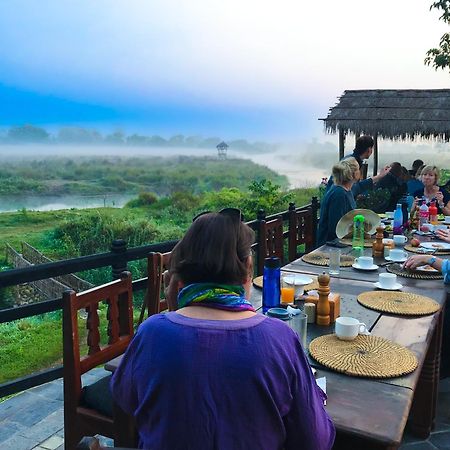 Sapana Village Lodge Sauraha Esterno foto