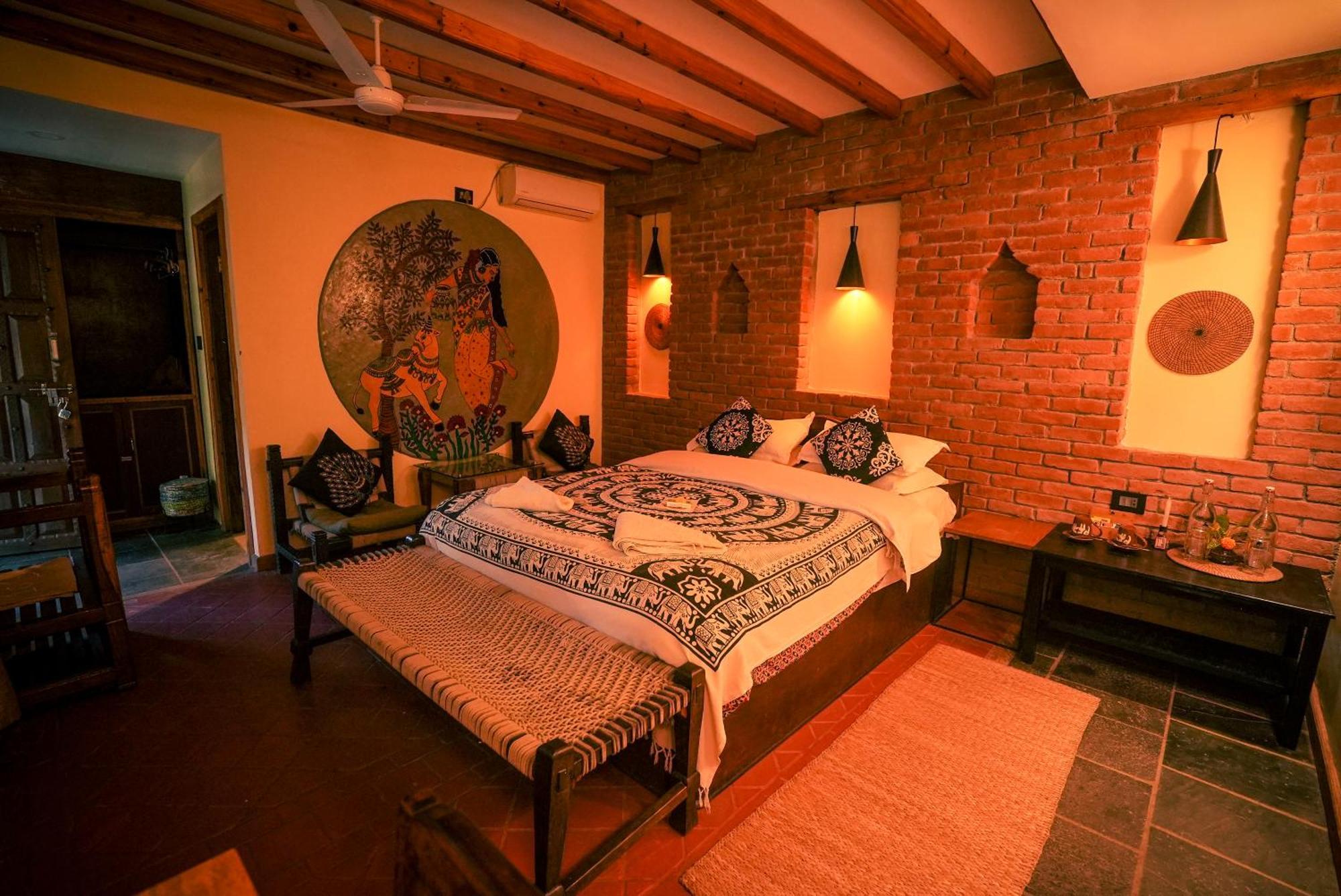 Sapana Village Lodge Sauraha Esterno foto