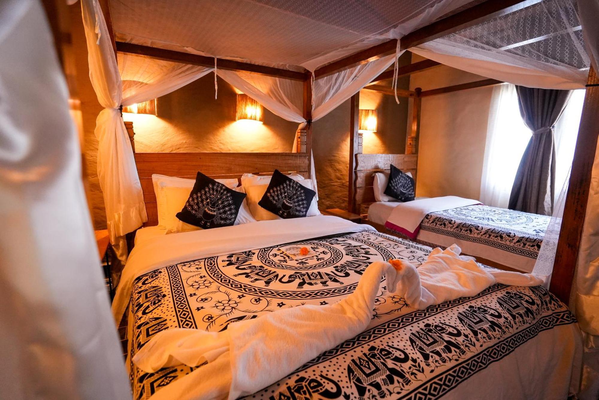 Sapana Village Lodge Sauraha Esterno foto