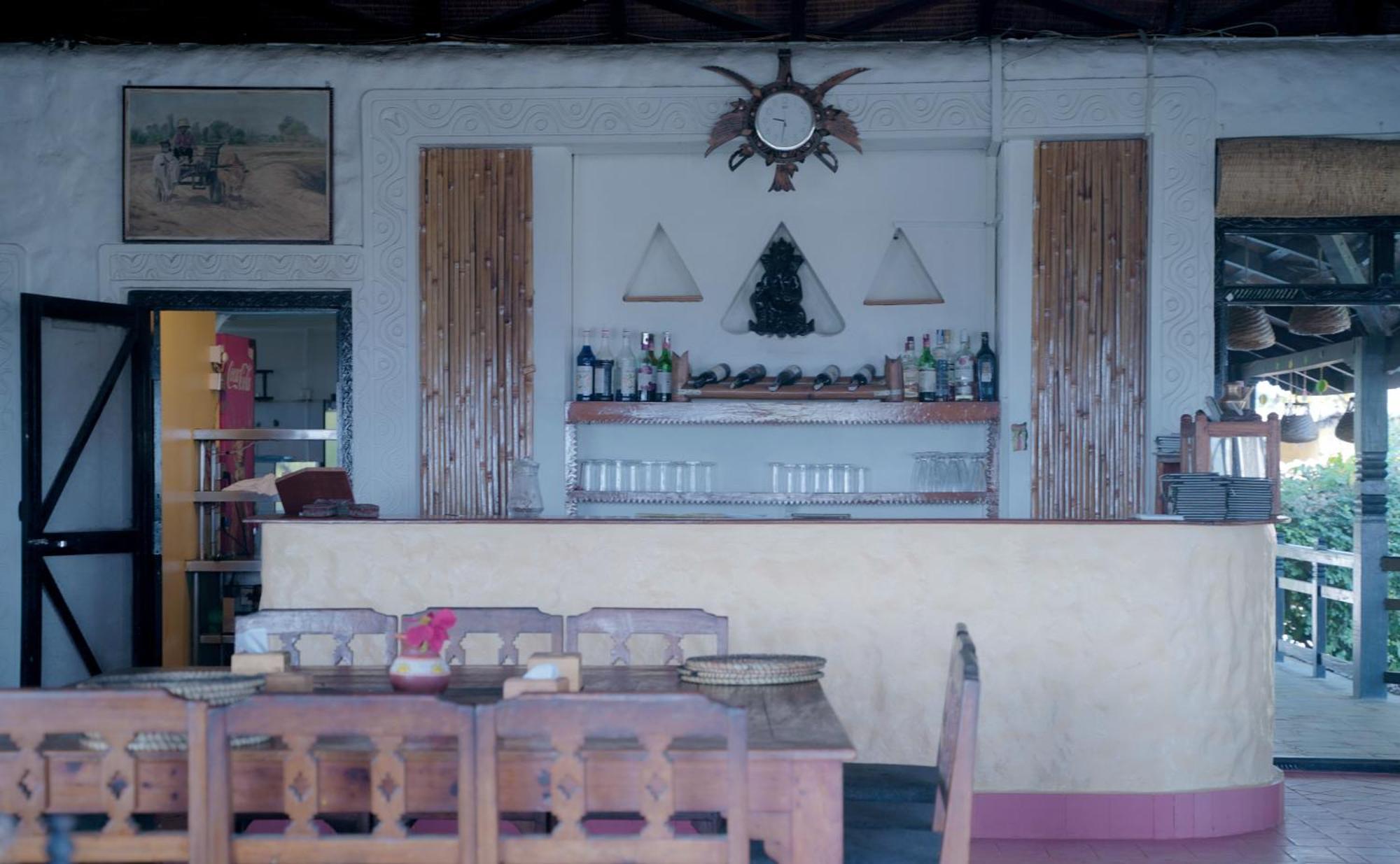 Sapana Village Lodge Sauraha Esterno foto