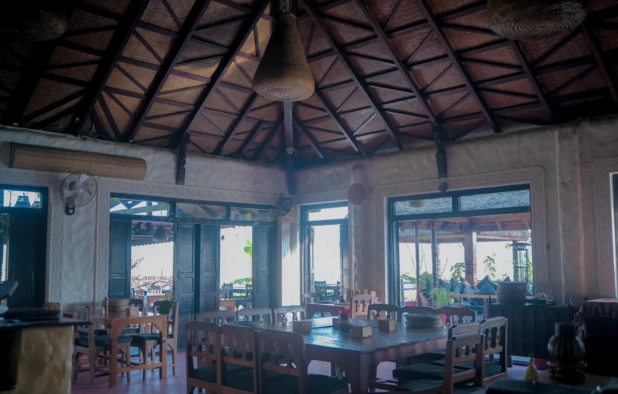 Sapana Village Lodge Sauraha Esterno foto