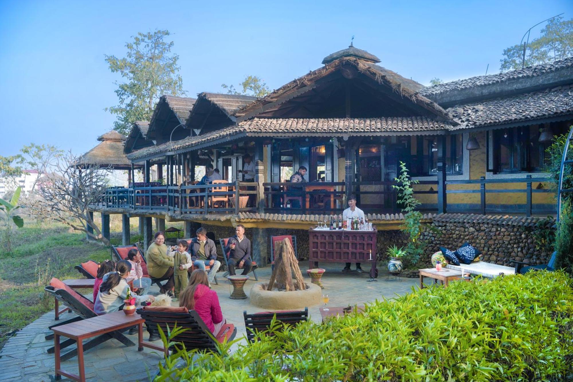 Sapana Village Lodge Sauraha Esterno foto