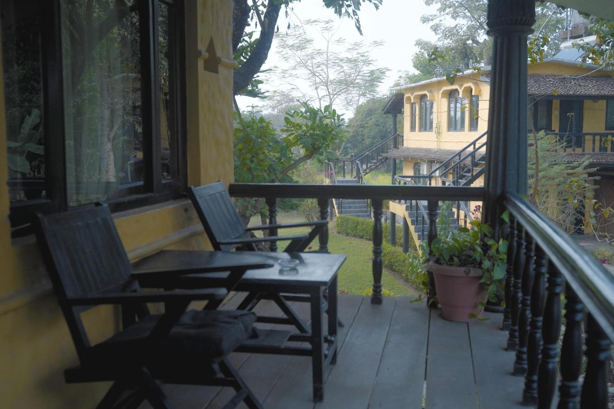 Sapana Village Lodge Sauraha Esterno foto