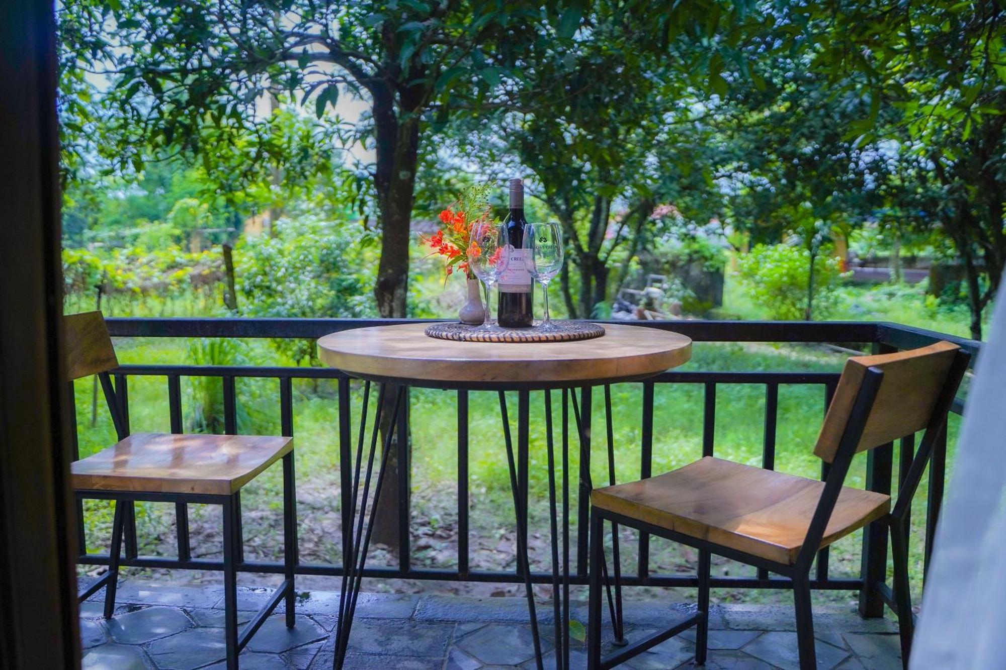 Sapana Village Lodge Sauraha Esterno foto
