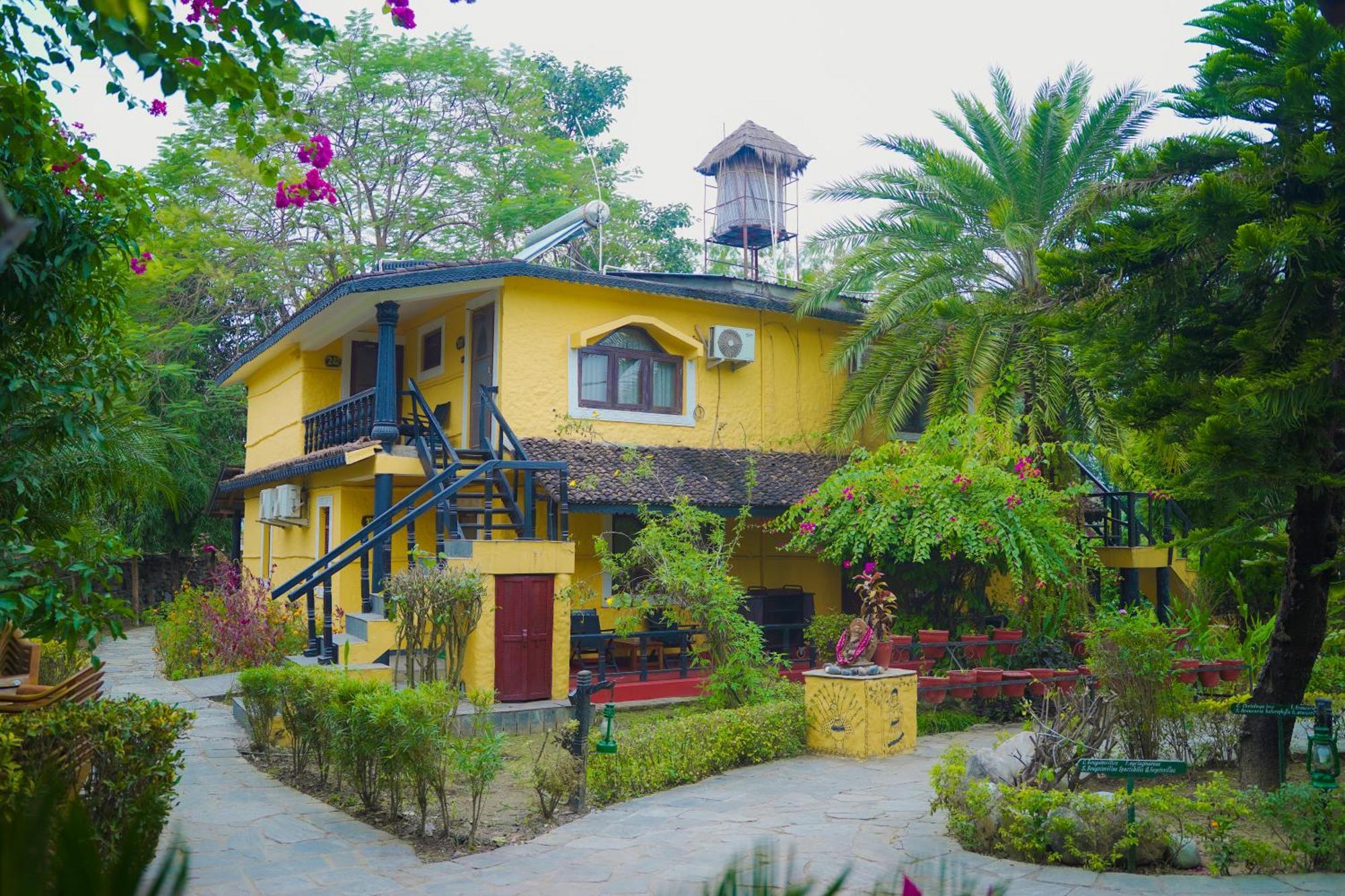 Sapana Village Lodge Sauraha Esterno foto