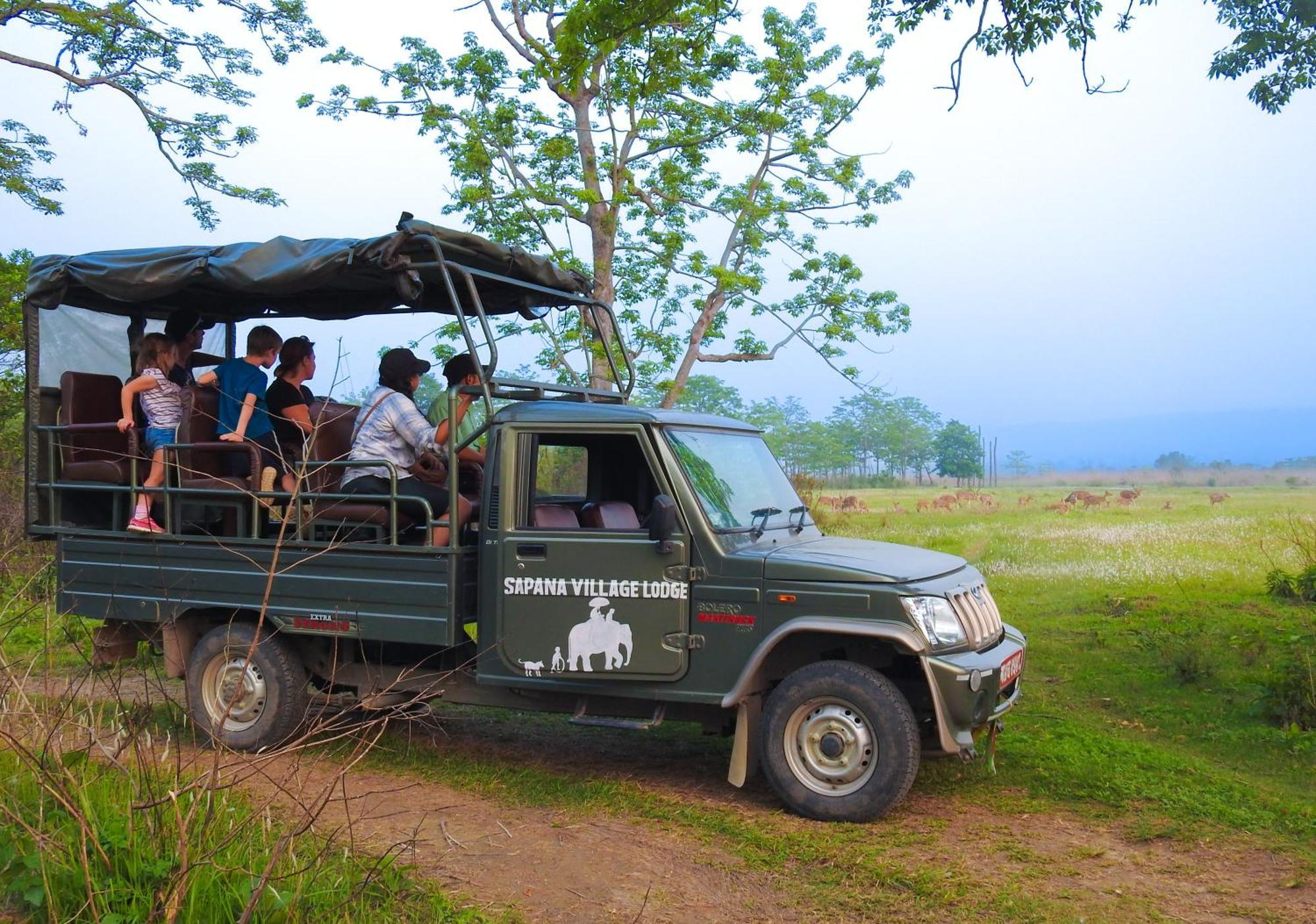 Sapana Village Lodge Sauraha Esterno foto