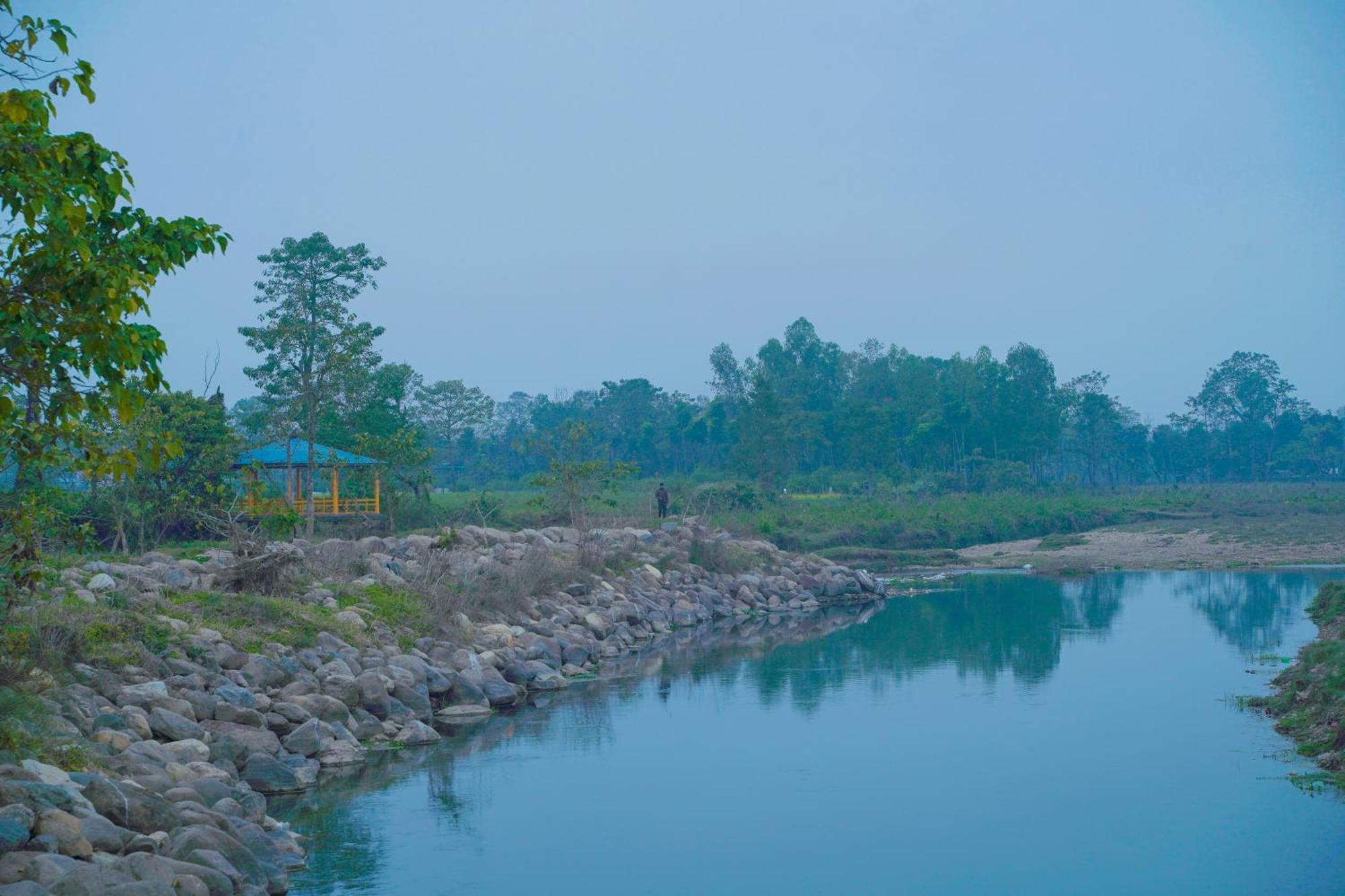 Sapana Village Lodge Sauraha Esterno foto