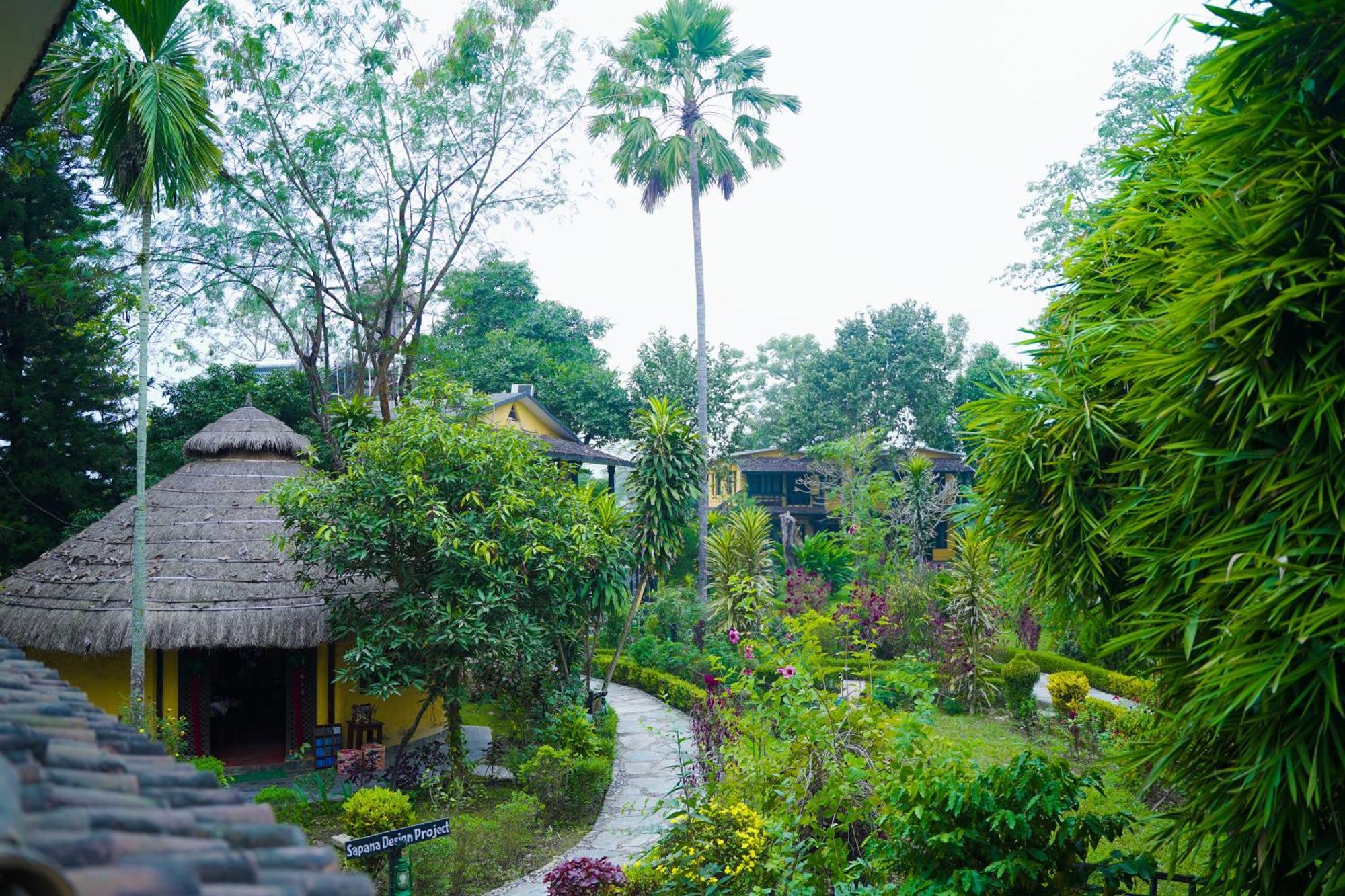 Sapana Village Lodge Sauraha Esterno foto