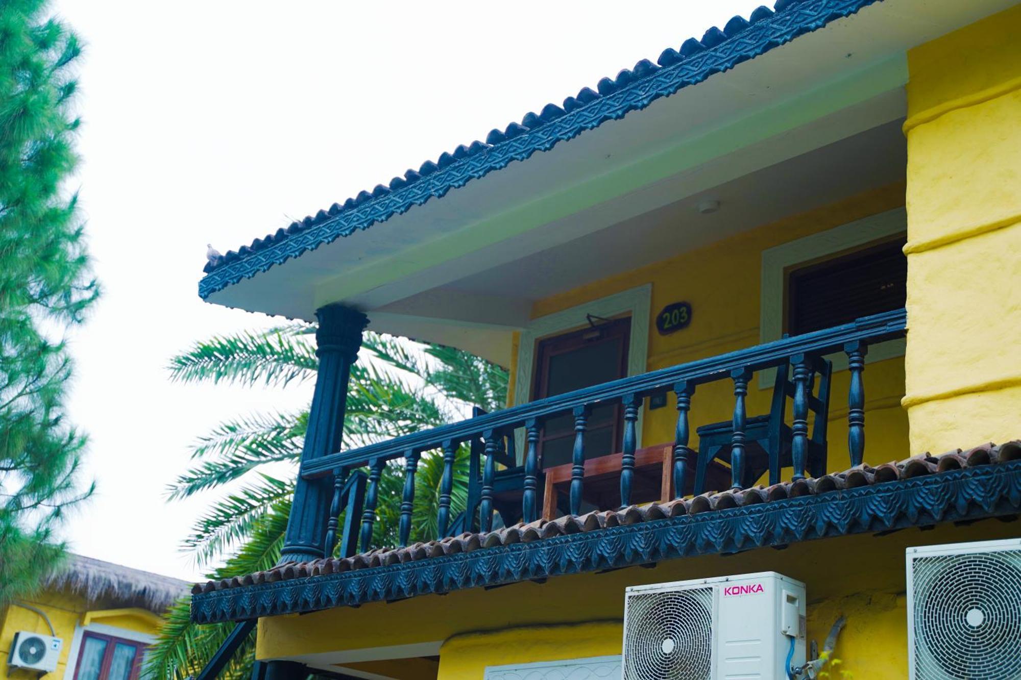 Sapana Village Lodge Sauraha Esterno foto